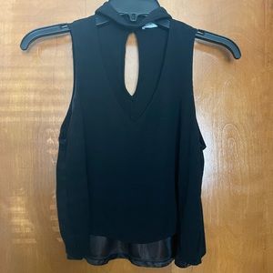 Black Pull&Bear V-neck Flowy Crop Top